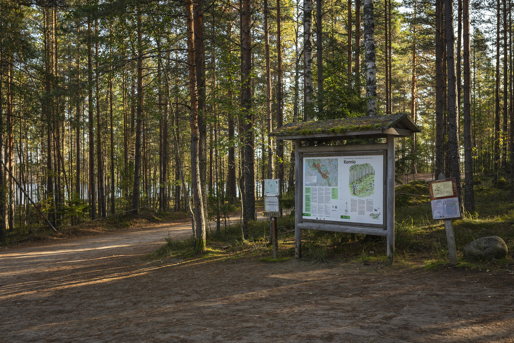 Kyltti pysäköintialueella.