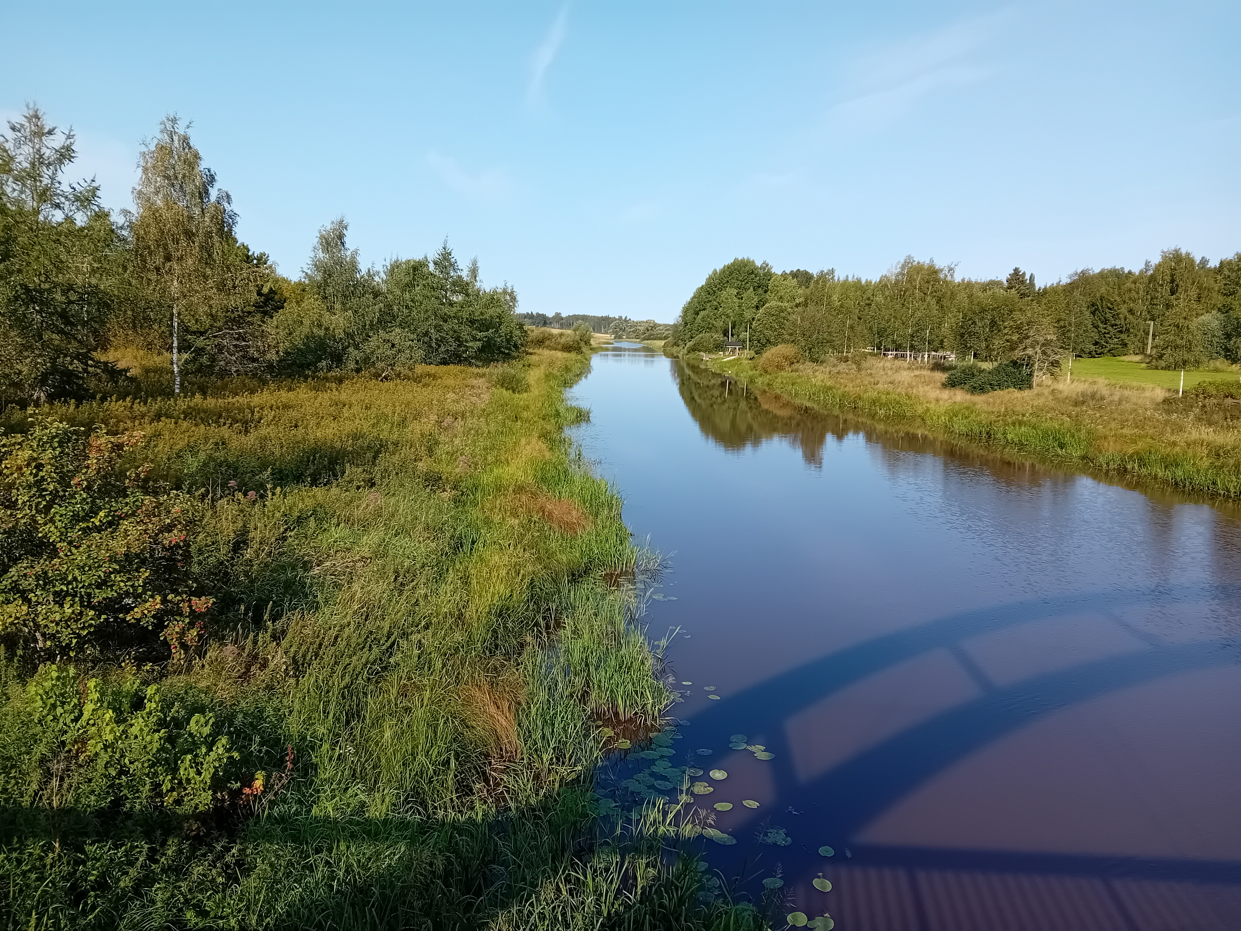 Kuvassa Loimijoki kuvattu kävelysillalta